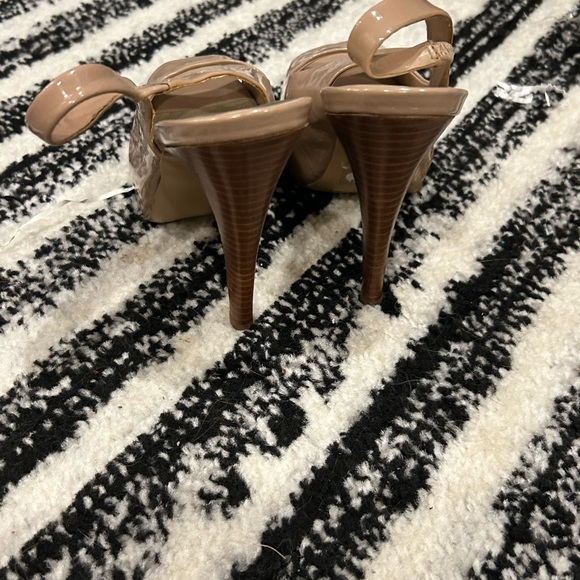 Jessica Simpson Women's Nude Peep Toe Slingback Heels - Picture 5 of 5